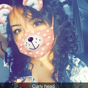 Meet your Posher, Kenisha